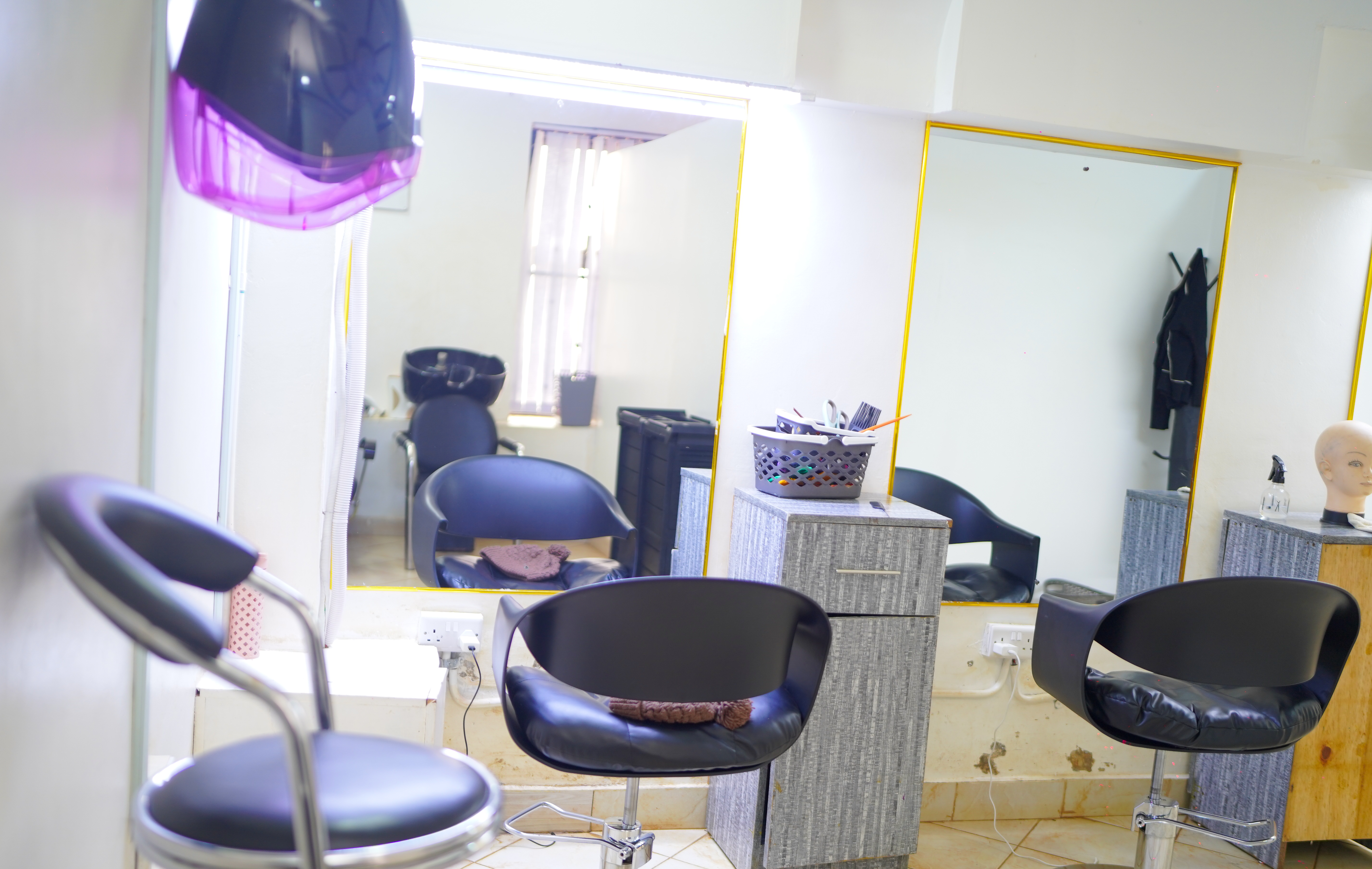 Salon — hair dressing